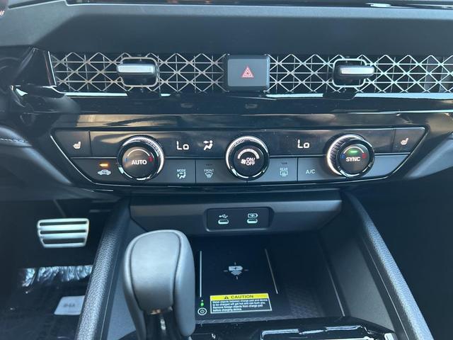 Photo of 2025 Platinum White Pearl Honda Accord Hybrid