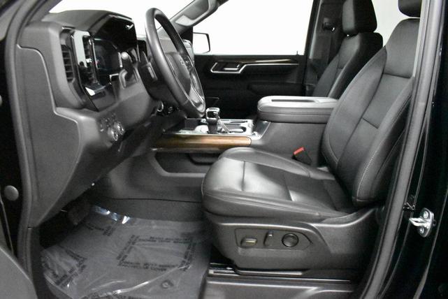 Photo of 2022 Black Chevrolet Silverado 1500