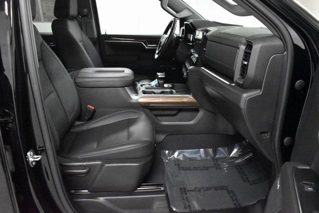 Photo of 2022 Black Chevrolet Silverado 1500