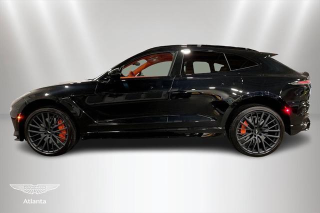 Photo of 2025 Q Oberon Black Aston Martin DBX