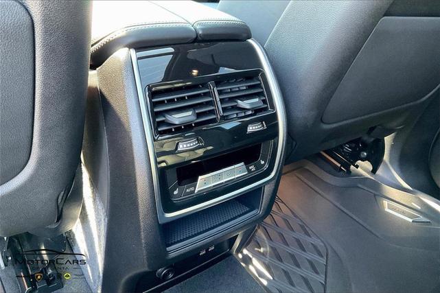 Photo of 2025 Black Sapphire Metallic BMW X7