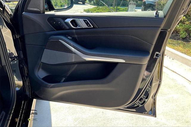 Photo of 2025 Black Sapphire Metallic BMW X7