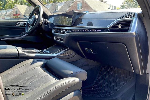 Photo of 2025 Black Sapphire Metallic BMW X7