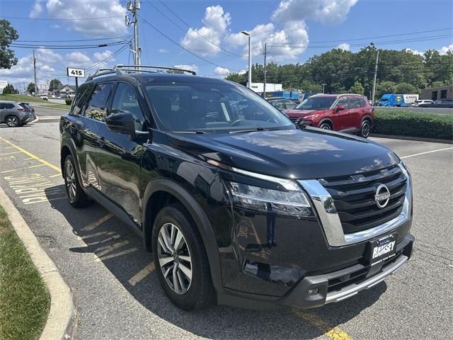 Photo of 2024 Black Nissan Pathfinder