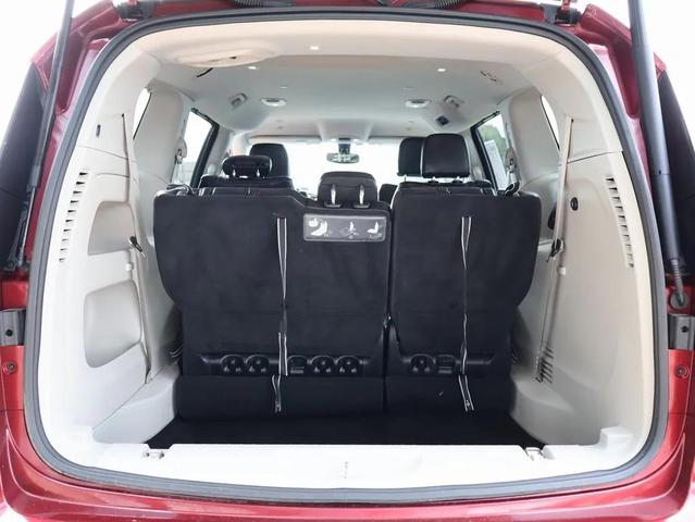 Photo of 2018 Velvet Red Pearlcoat Chrysler Pacifica