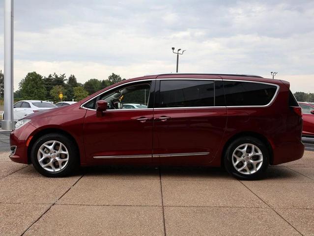 Photo of 2018 Velvet Red Pearlcoat Chrysler Pacifica