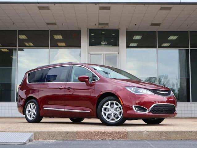 Photo of 2018 Velvet Red Pearlcoat Chrysler Pacifica