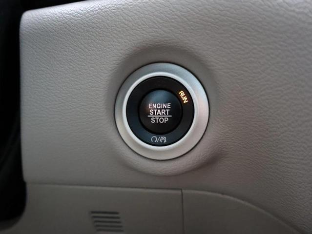 Photo of 2018 Velvet Red Pearlcoat Chrysler Pacifica