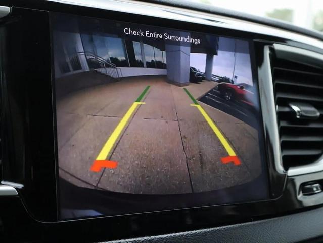 Photo of 2018 Velvet Red Pearlcoat Chrysler Pacifica