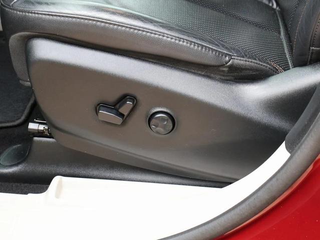 Photo of 2018 Velvet Red Pearlcoat Chrysler Pacifica