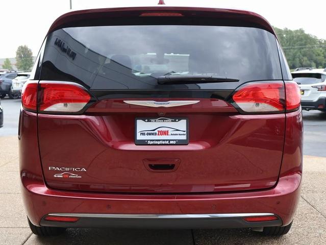 Photo of 2018 Velvet Red Pearlcoat Chrysler Pacifica