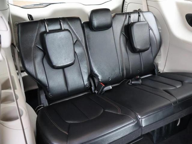 Photo of 2018 Velvet Red Pearlcoat Chrysler Pacifica