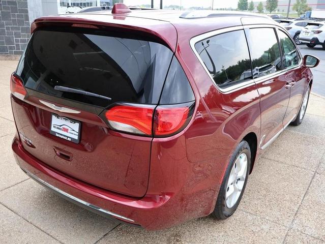 Photo of 2018 Velvet Red Pearlcoat Chrysler Pacifica