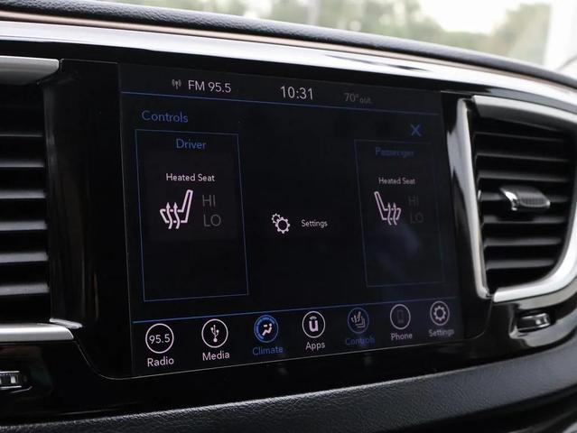 Photo of 2018 Velvet Red Pearlcoat Chrysler Pacifica