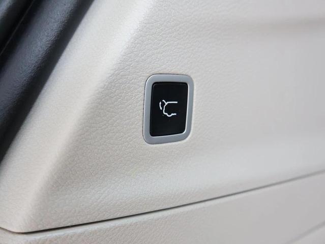 Photo of 2018 Velvet Red Pearlcoat Chrysler Pacifica
