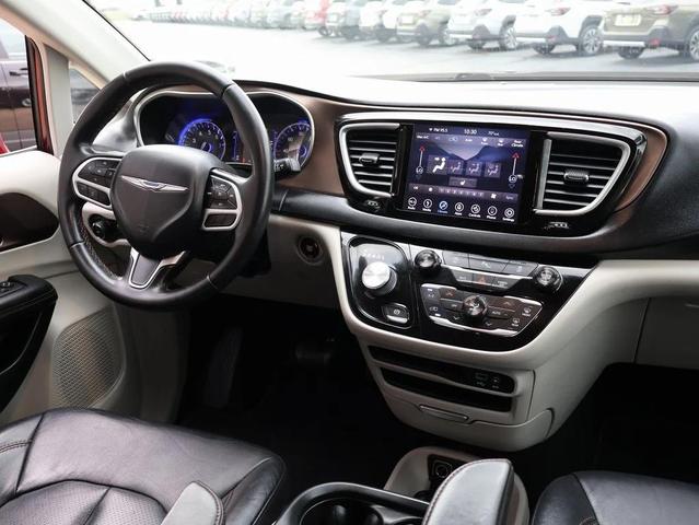 Photo of 2018 Velvet Red Pearlcoat Chrysler Pacifica