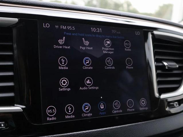 Photo of 2018 Velvet Red Pearlcoat Chrysler Pacifica