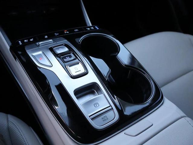 Photo of 2022 Shimmering Silver Hyundai TUCSON