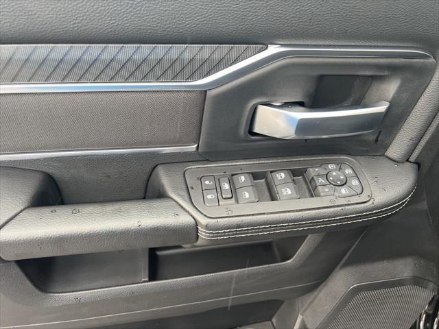 Photo of 2025 Diamond Black Crystal Pearlcoat RAM 2500