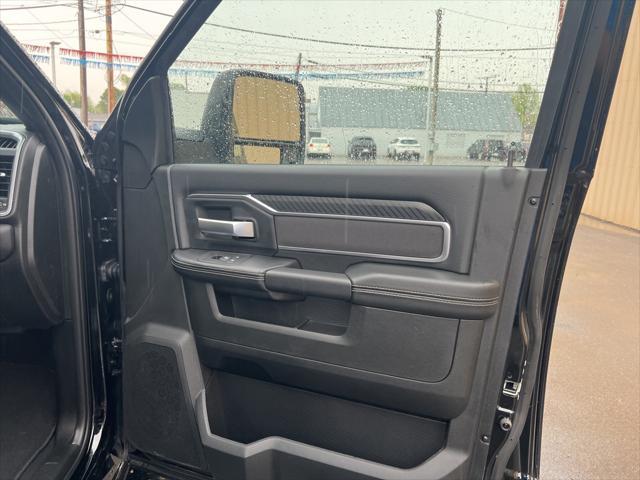 Photo of 2025 Diamond Black Crystal Pearlcoat RAM 2500