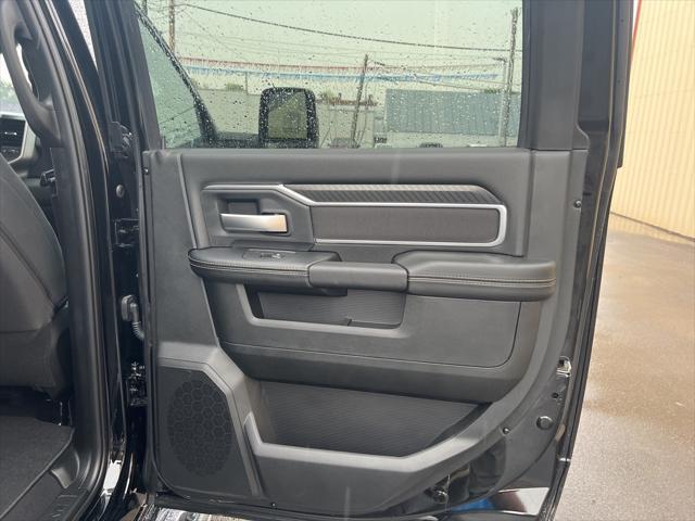 Photo of 2025 Diamond Black Crystal Pearlcoat RAM 2500