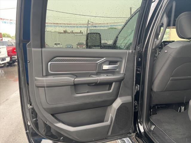 Photo of 2025 Diamond Black Crystal Pearlcoat RAM 2500