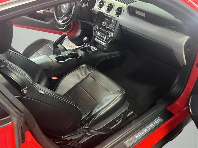 Photo of 2015 Race Red Ford Mustang