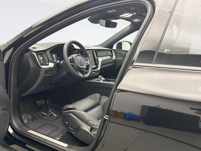 Photo of 2024 Onyx Black Metallic Volvo XC60 Recharge Plug-In Hybrid
