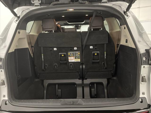 Photo of 2022 Celestial Silver Metallic Toyota Sienna