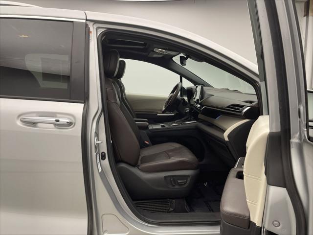Photo of 2022 Celestial Silver Metallic Toyota Sienna