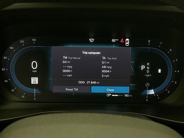 Photo of 2023 Crystal White Metallic Volvo XC40