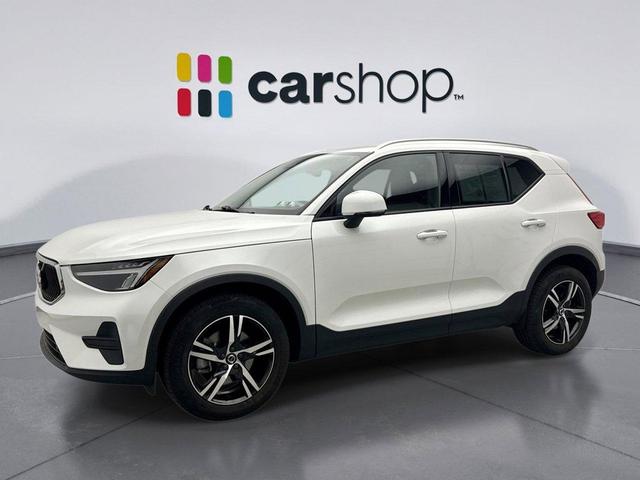 Photo of 2023 Crystal White Metallic Volvo XC40