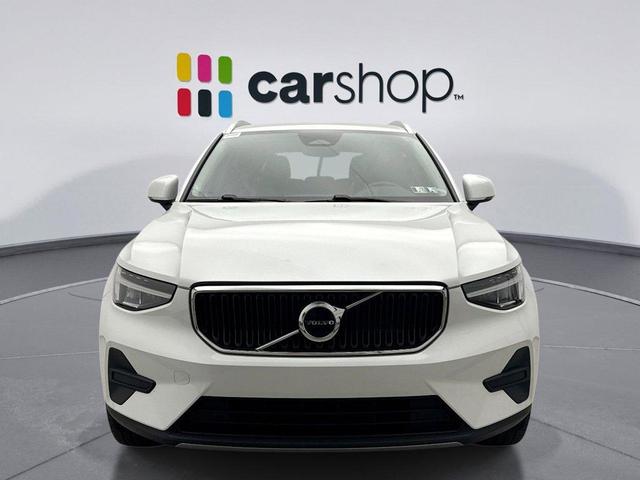 Photo of 2023 Crystal White Metallic Volvo XC40