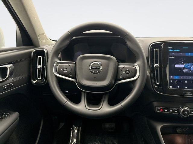 Photo of 2023 Crystal White Metallic Volvo XC40