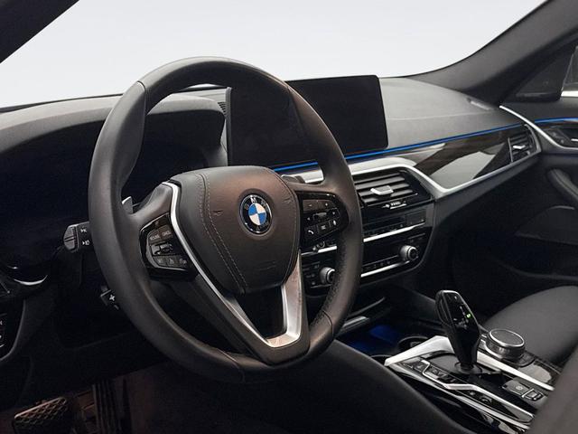 Photo of 2023 Dark Graphite Metallic BMW 530e
