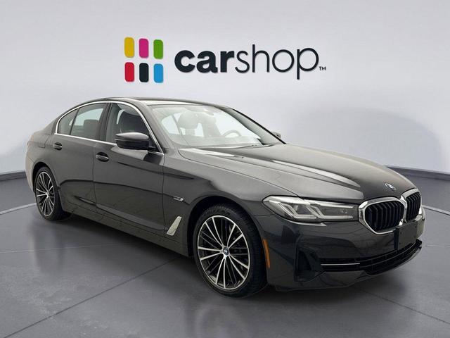 Photo of 2023 Dark Graphite Metallic BMW 530e