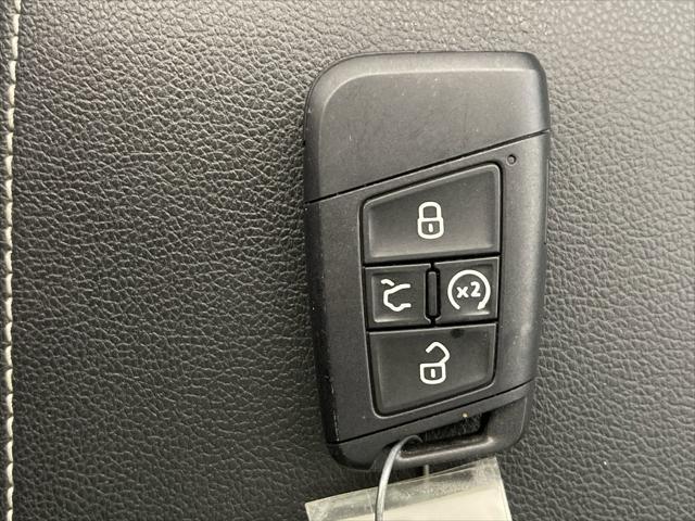 Photo of 2022 Oryx White Volkswagen Tiguan