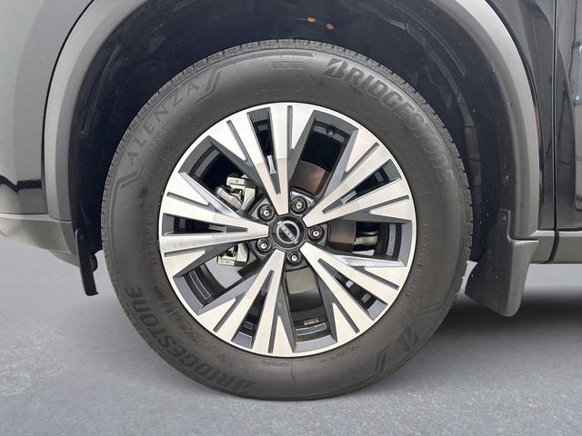 Photo of 2023 Super Black Nissan Rogue