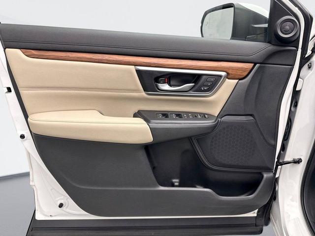 Photo of 2020 Platinum White Honda CR-V