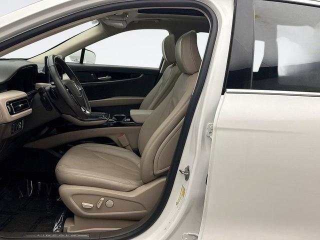 Photo of 2022 PRISTINE WHITE MET 3C Lincoln Nautilus