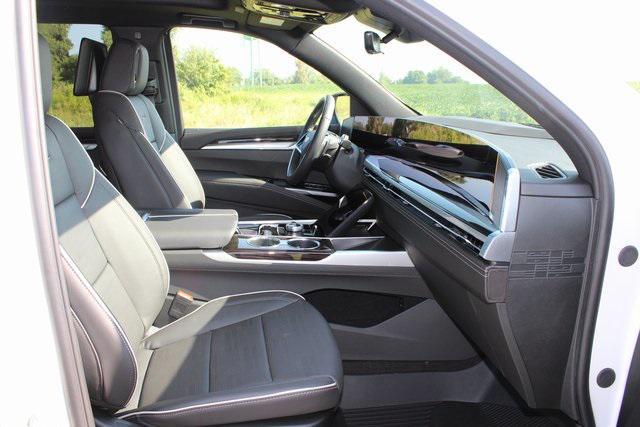 Photo of 2025 Crystal White Tricoat Cadillac Escalade