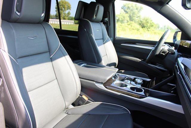 Photo of 2025 Crystal White Tricoat Cadillac Escalade