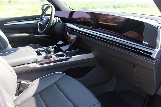 Photo of 2025 Crystal White Tricoat Cadillac Escalade