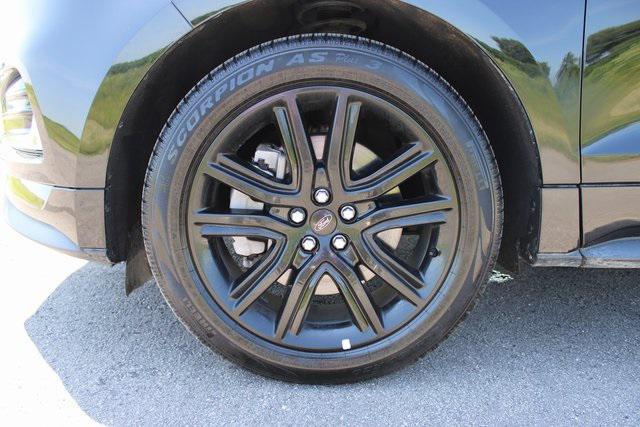 Photo of 2022 Agate Black Metallic Ford Edge