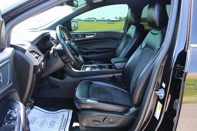 Photo of 2022 Agate Black Metallic Ford Edge