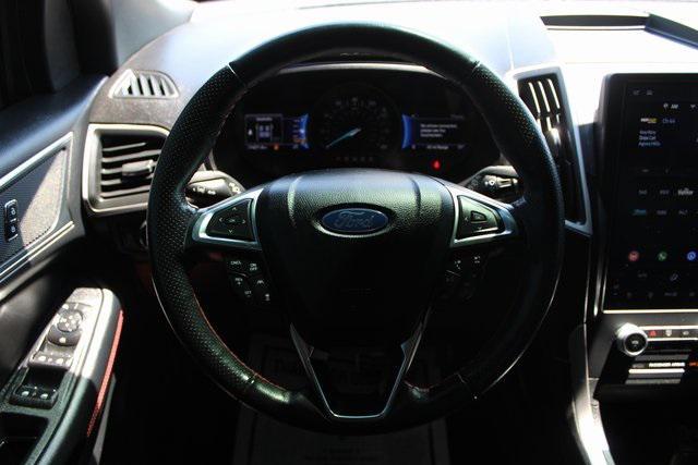 Photo of 2022 Agate Black Metallic Ford Edge