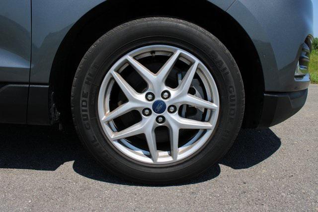 Photo of 2021 Gray Ford Edge