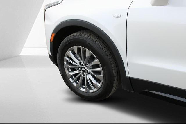 Photo of 2025 Crystal White Tricoat Cadillac XT4