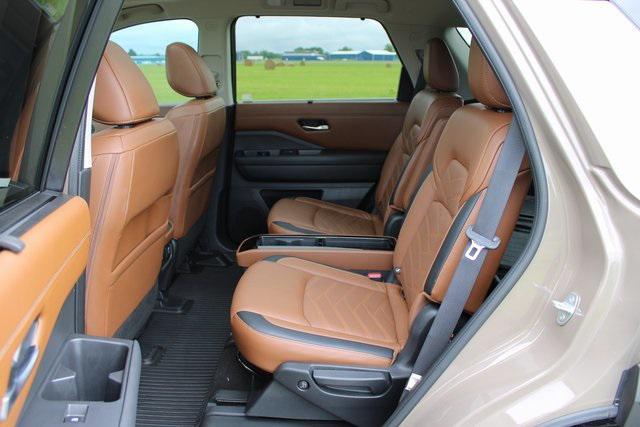 Photo of 2023 Baja Storm/Super Black Roof Nissan Pathfinder