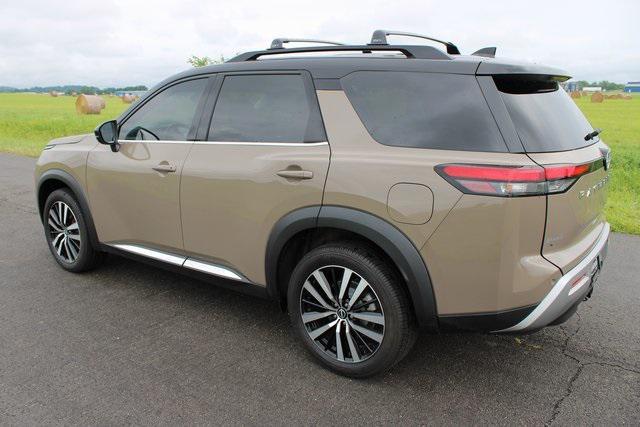 Photo of 2023 Baja Storm/Super Black Roof Nissan Pathfinder